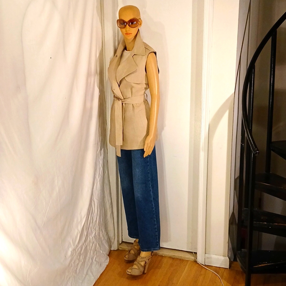 🔥🔥 Like New Prada (Italy) Taupe Suede Heels. - Picture 4 of 16